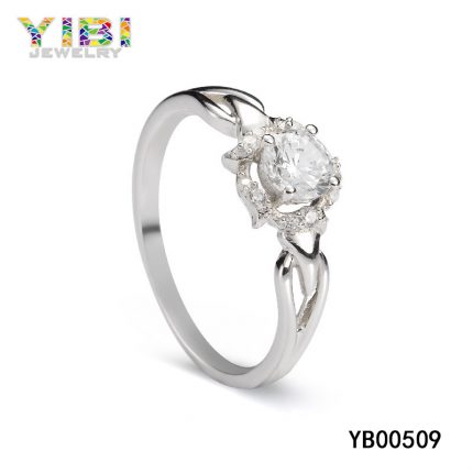 Luxury women platinum diamond ring